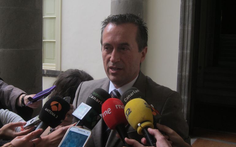 José Miguel Ruano en el patio del Parlamento José Miguel Ruano en el patio del Parlamento