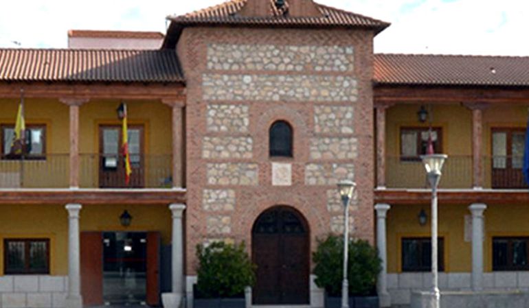 Los vecinos han rendido homenaje a la menor fallecida Los vecinos han rendido homenaje a la menor fallecida