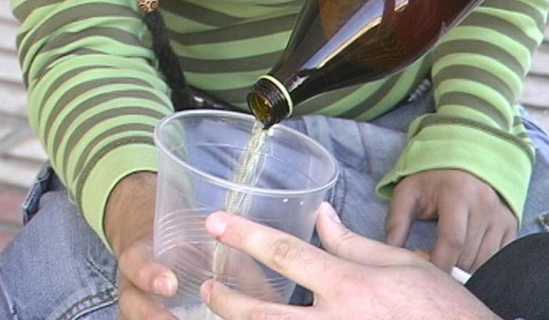 Los efectos del alcohol en el cuerpo de un menor son muy perjudiciales. Los efectos del alcohol en el cuerpo de un menor son muy perjudiciales.