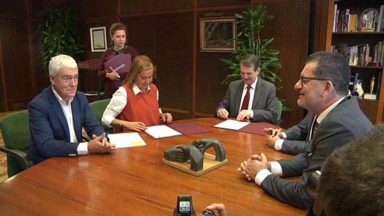 Abel Caballero y Carmela Silva firman un convenio entre Concello Y Diputación Abel Caballero y Carmela Silva firman un convenio entre Concello Y Diputación