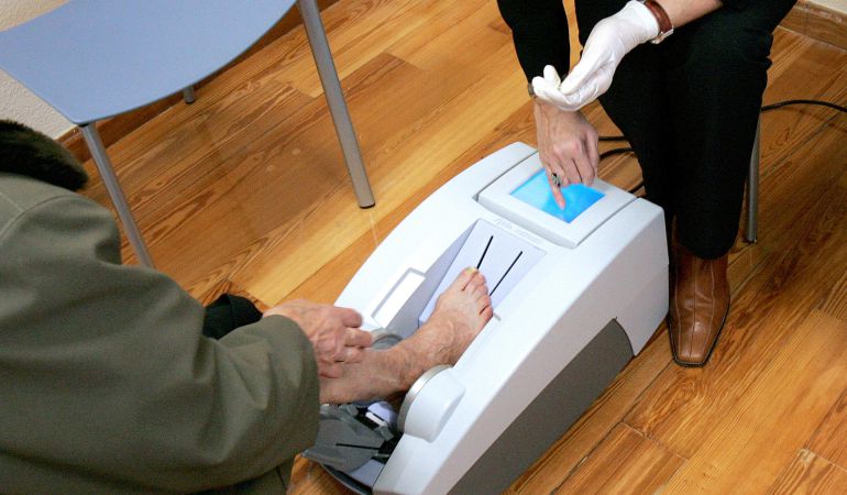 La densitometría es una prueba rápida e indolora que se hace en el pie La densitometría es una prueba rápida e indolora que se hace en el pie