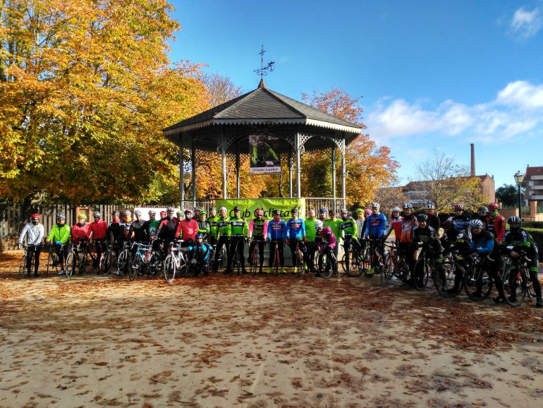 Reunión de ciclistas, organizada por el CC Moncayo Soriano en homenaje a José Luis Lasfuentes. Reunión de ciclistas, organizada por el CC Moncayo Soriano en homenaje a José Luis Lasfuentes.