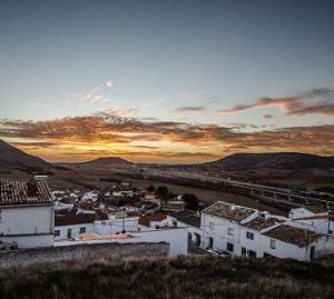 Atardecer sobre Horcajada de la Torre. Atardecer sobre Horcajada de la Torre.