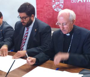 Jesús Manuel Sánchez Cabrera y Jesús García Burillo firman el convenio de colaboraicón en la sede de la Diputación Provincial de Ávila Jesús Manuel Sánchez Cabrera y Jesús García Burillo firman el convenio de colaboraicón en la sede de la Diputación Provincial de Ávila