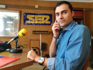 Pablo Rivera en los estudios de Radio Lugo Pablo Rivera en los estudios de Radio Lugo