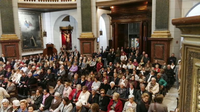 Cientos de personas "defienden el honor" de la Virgen de la Caridad Cientos de personas "defienden el honor" de la Virgen de la Caridad