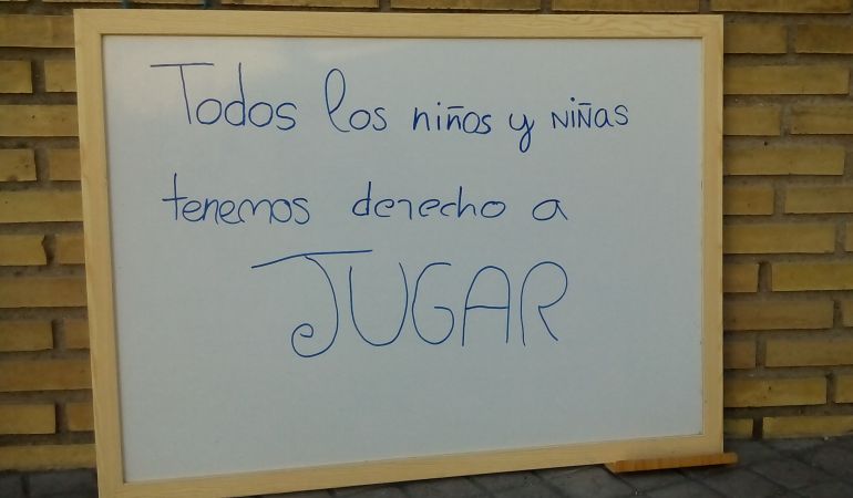 Cartel en el Día Universal del Niño