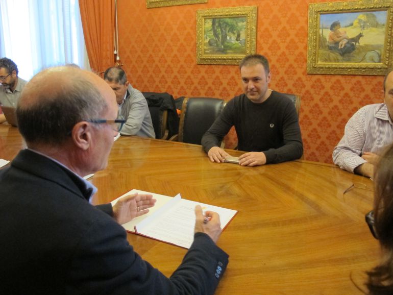 Natxo Bellido junto a Vicente Moreno durante la firma del convenio Natxo Bellido junto a Vicente Moreno durante la firma del convenio
