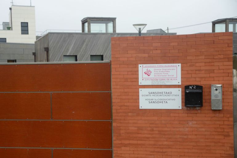 Acceso al centro de menores Sansoheta dependiente de la Diputación Acceso al centro de menores Sansoheta dependiente de la Diputación
