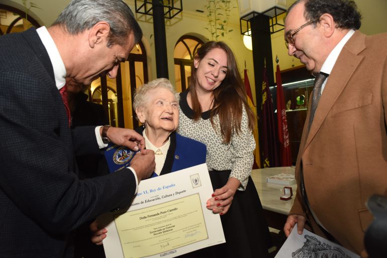 Obtiene el título de licenciada en Química 75 años después de empezar la carrera Obtiene el título de licenciada en Química 75 años después de empezar la carrera