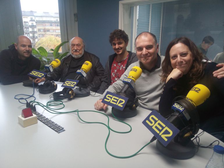 Algunos de los escritores que han participado con un relato en el libro "Oskarbi 21" Algunos de los escritores que han participado con un relato en el libro "Oskarbi 21"