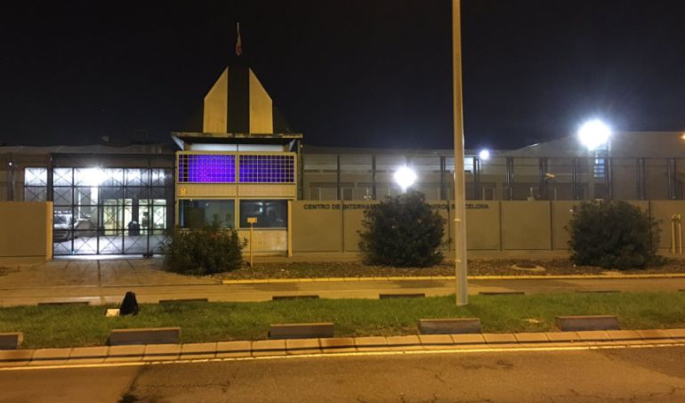 Una imagen del Centro de Internamiento de Extranjeros de la Zona Franca de Barcelona Una imagen del Centro de Internamiento de Extranjeros de la Zona Franca de Barcelona