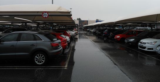 Imagen del aparcamiento del Parque Comercial Abadía de Toledo, lleno desde primera hora de la mañana Imagen del aparcamiento del Parque Comercial Abadía de Toledo, lleno desde primera hora de la mañana
