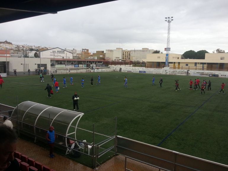 Un momento del partido. Un momento del partido.