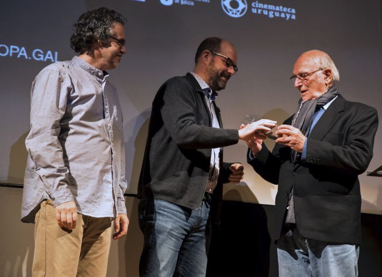 El director de cine, Carlos Saura recibe el Premio Especial de Cineuropa. El director de cine, Carlos Saura recibe el Premio Especial de Cineuropa.