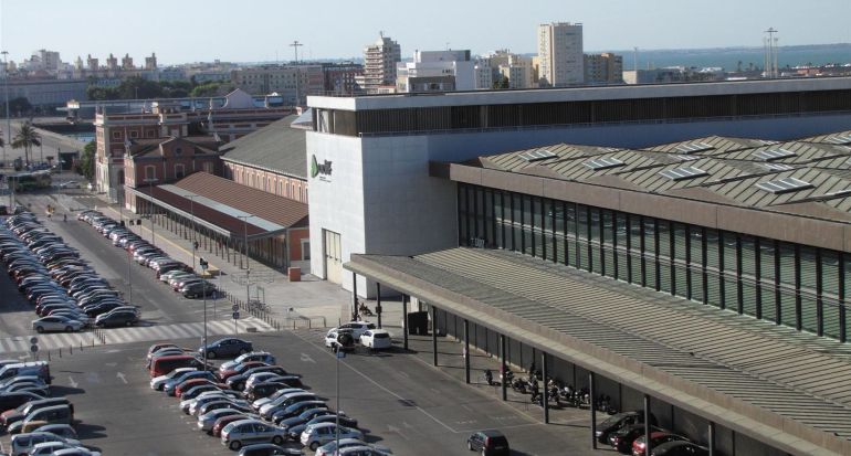 Fachada de la estación de tren junto a la plaza de Sevilla, donde Barceló levantará un hotel Fachada de la estación de tren junto a la plaza de Sevilla, donde Barceló levantará un hotel