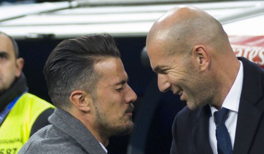 Rubén de la Barrera saluda a Zidane Rubén de la Barrera saluda a Zidane