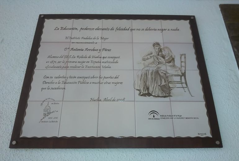 Azulejo en recuerdo a Antonia Arrobas en el IES La Rábida Azulejo en recuerdo a Antonia Arrobas en el IES La Rábida