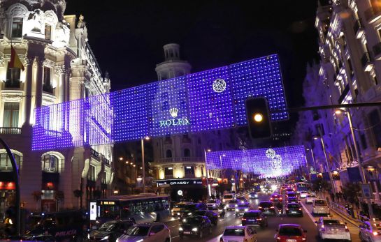 Fotografía de la calle Gran Vía con la iluminación navideña. Fotografía de la calle Gran Vía con la iluminación navideña.