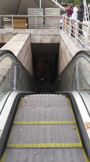 Escaleras mecánicas clausuradas en la estación de Colón de Metrovalencia