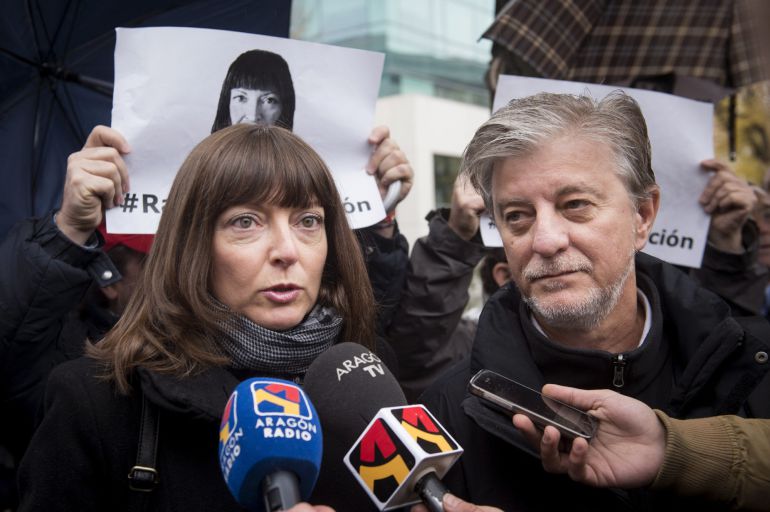Raquel Tenías, activista y militante de Izquierda Unida y Zaragoza en Común (ZeC), acompañada por el alcalde de Zaragoza, Pedro Santisteve (d) Raquel Tenías, activista y militante de Izquierda Unida y Zaragoza en Común (ZeC), acompañada por el alcalde de Zaragoza, Pedro Santisteve (d)