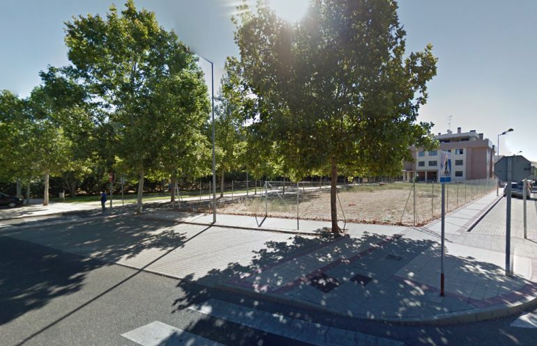 Parcela en la que se construirá el colegio Parcela en la que se construirá el colegio