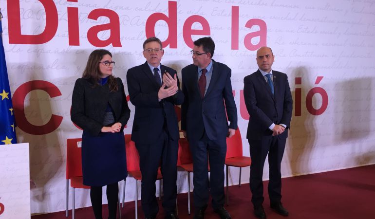 El president de la Generalitat, Ximo Puig, (segundo por la izquierda) preside los actos de la Constitución Española en Ciudad de la Luz, acompañado por Mónica Oltra, Enric Morera y el alcalde de Alicante, Gabriel Echávarri. El president de la Generalitat, Ximo Puig, (segundo por la izquierda) preside los actos de la Constitución Española en Ciudad de la Luz, acompañado por Mónica Oltra, Enric Morera y el alcalde de Alicante, Gabriel Echávarri.