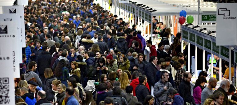 El público es fiel a la Azoka El público es fiel a la Azoka