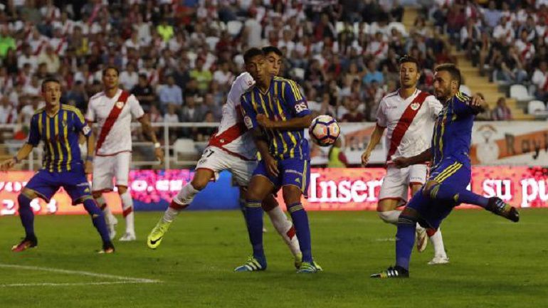 Eddy Silvestre en el partido ante el Rayo Vallecano Eddy Silvestre en el partido ante el Rayo Vallecano