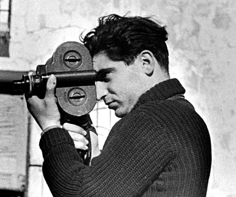 Robert Capa fotografiado en 1937 por Gerda Taro Robert Capa fotografiado en 1937 por Gerda Taro