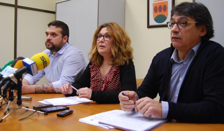 De izda a dcha, Jesús Santos (Ganar Alcorcón), Natalia de Andrés(PSOE Alcorcón) y José Antonio López Tinaquero (IUCM-LV) De izda a dcha, Jesús Santos (Ganar Alcorcón), Natalia de Andrés(PSOE Alcorcón) y José Antonio López Tinaquero (IUCM-LV)