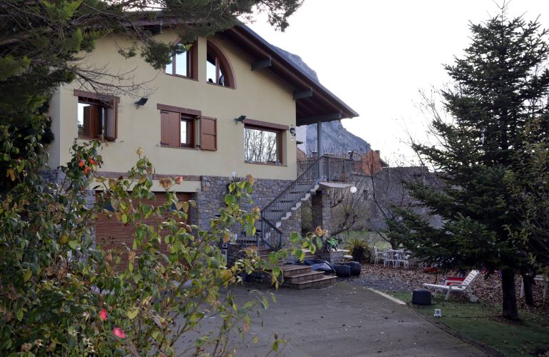 Los padres de Nadia gastaron 600.000 euros de donativos sin tratar a la niña Los padres de Nadia gastaron 600.000 euros de donativos sin tratar a la niña