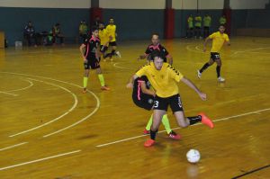 David García intenta irse de un rival David García intenta irse de un rival