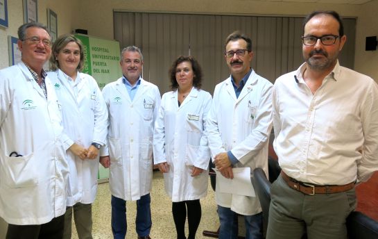 Parte del equipo de trasplantes del Puerta del Mar, junto a Carlos Carrillo Parte del equipo de trasplantes del Puerta del Mar, junto a Carlos Carrillo