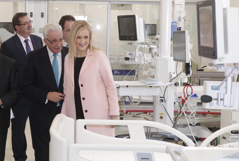La Presidenta de la Comunidad junto al consejero de Sanidad, Jesús Sánchez Martos, visitan la nueva UCI pediátrica del Hospital Niño Jesús que ha donado la Fundación Aladina La Presidenta de la Comunidad junto al consejero de Sanidad, Jesús Sánchez Martos, visitan la nueva UCI pediátrica del Hospital Niño Jesús que ha donado la Fundación Aladina