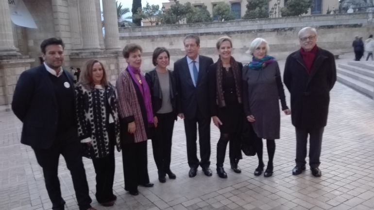 Foto de familia de la mesa redonda coordinada por Federico Mayor Zaragoza. Foto de familia de la mesa redonda coordinada por Federico Mayor Zaragoza.