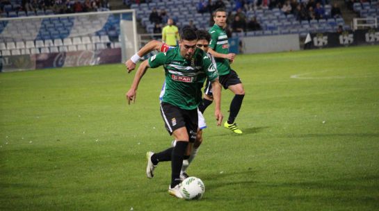 Cristo Martín, autor del gol, trata de marcharse de un rival (Foto: FC Cartagena) Cristo Martín, autor del gol, trata de marcharse de un rival (Foto: FC Cartagena)