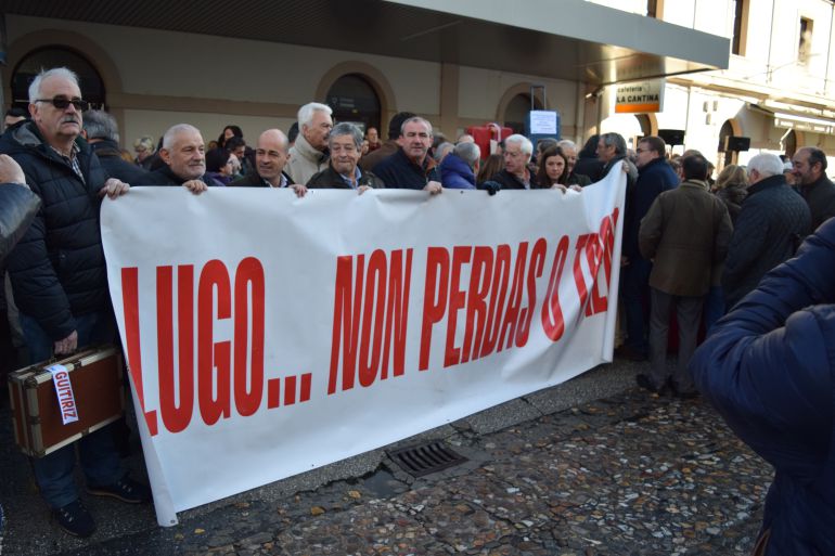 Concentración del Día da Maleta de la plataforma "Lugo, non perdas o tren" Concentración del Día da Maleta de la plataforma "Lugo, non perdas o tren"