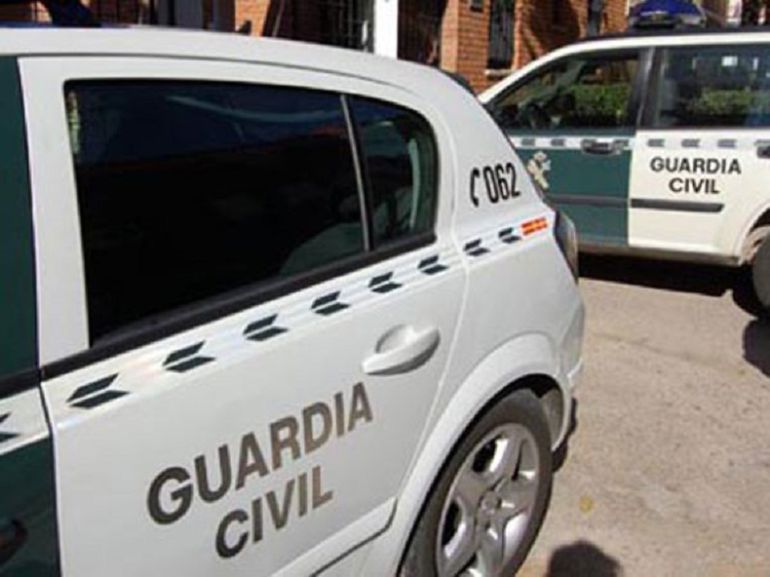 Dos vehículos de la Guardia Civil en una imagen de archivo Dos vehículos de la Guardia Civil en una imagen de archivo