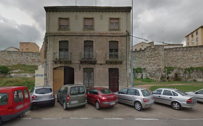 Edificio del número 31 de la Avénida de la Feria Edificio del número 31 de la Avénida de la Feria
