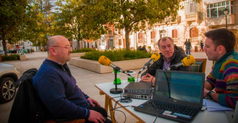 Invitados de la sexta etapa de 'Destino El Tranco' en Beas de Segura, el director de Biosegura, Mariano Ojeda, y el alcalde de Beas de Segura, Sebastián Molina. Invitados de la sexta etapa de 'Destino El Tranco' en Beas de Segura, el director de Biosegura, Mariano Ojeda, y el alcalde de Beas de Segura, Sebastián Molina.