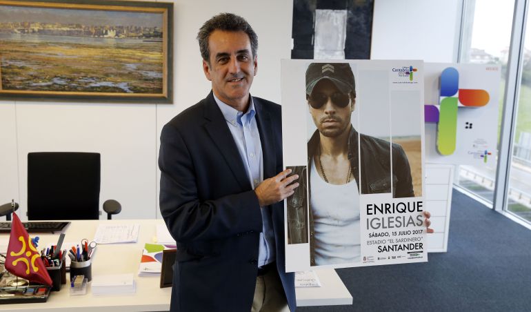 El consejero de Industria, Francisco Martín, ha confirmado la presencia de Enrique Iglesias en Santander, el 15 de julio. El consejero de Industria, Francisco Martín, ha confirmado la presencia de Enrique Iglesias en Santander, el 15 de julio.