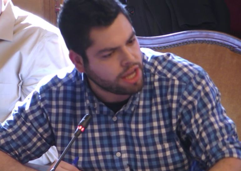 El concejal de Economía, Rubén Rosón, en el pleno extraordinario de aprobación del convenio con el Ente Tributario del Principado para la gestión de la recaudación municipal. El concejal de Economía, Rubén Rosón, en el pleno extraordinario de aprobación del convenio con el Ente Tributario del Principado para la gestión de la recaudación municipal.