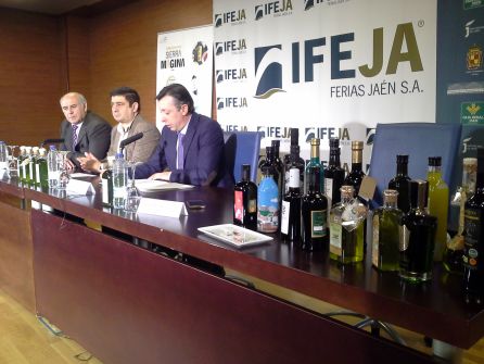 Momento de la presentación con Juan Balbin, Francisco Reyes y Salvador Contreras Momento de la presentación con Juan Balbin, Francisco Reyes y Salvador Contreras