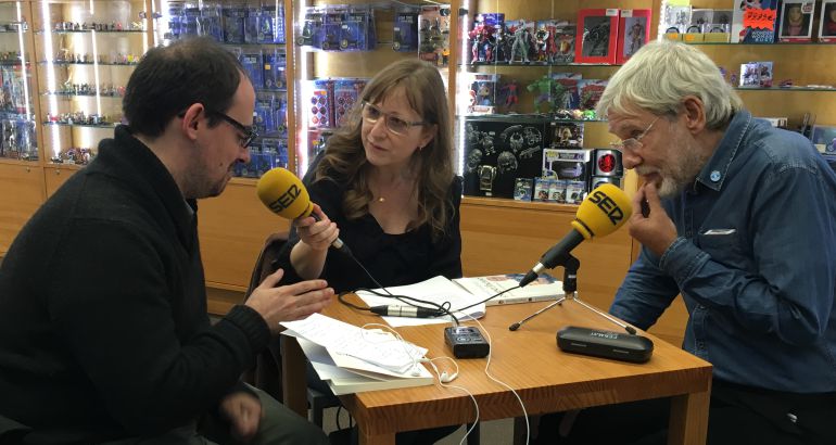 És un ocell? És un avió? És un superheroi! És un ocell? És un avió? És un superheroi!