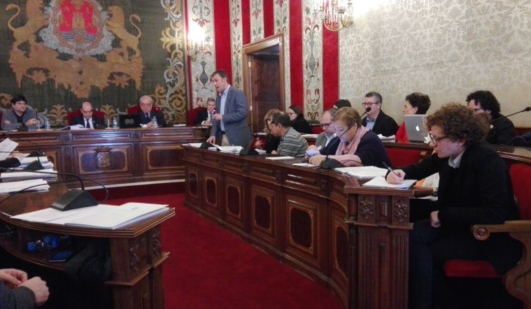 El portavoz del equipo de gobierno, Natxo Bellido, durante una de sus intervenciones en el "pleno escoba" de diciembre El portavoz del equipo de gobierno, Natxo Bellido, durante una de sus intervenciones en el "pleno escoba" de diciembre