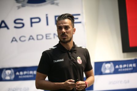 De la Barrera ofreció una charla a los técnicos de la Academia De la Barrera ofreció una charla a los técnicos de la Academia