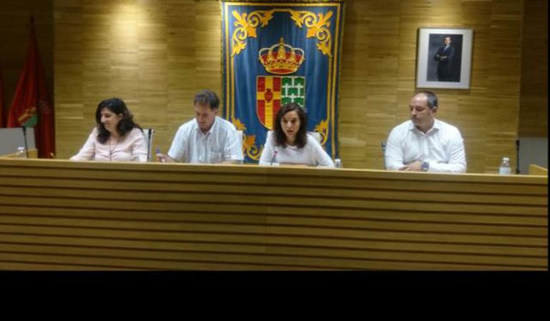 El pleno aprobó pedir a Hacienda que se pueda reinvertir el superávit. El pleno aprobó pedir a Hacienda que se pueda reinvertir el superávit.