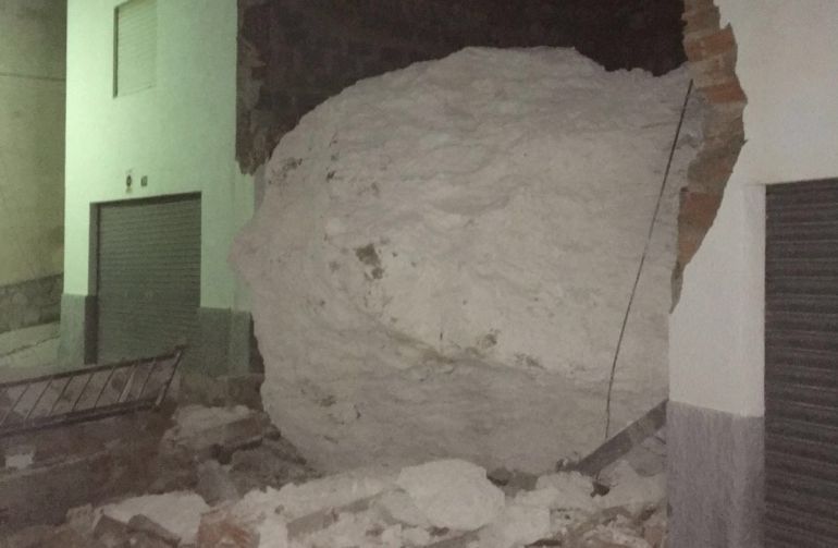 Queda asegurada la zona afectada por desprendimientos de rocas en Alcalá del Júcar Queda asegurada la zona afectada por desprendimientos de rocas en Alcalá del Júcar