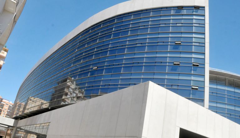 Imagen de la Tribuna del Estadio Ramón de Carranza donde está prevista la construcción de un hotel Imagen de la Tribuna del Estadio Ramón de Carranza donde está prevista la construcción de un hotel